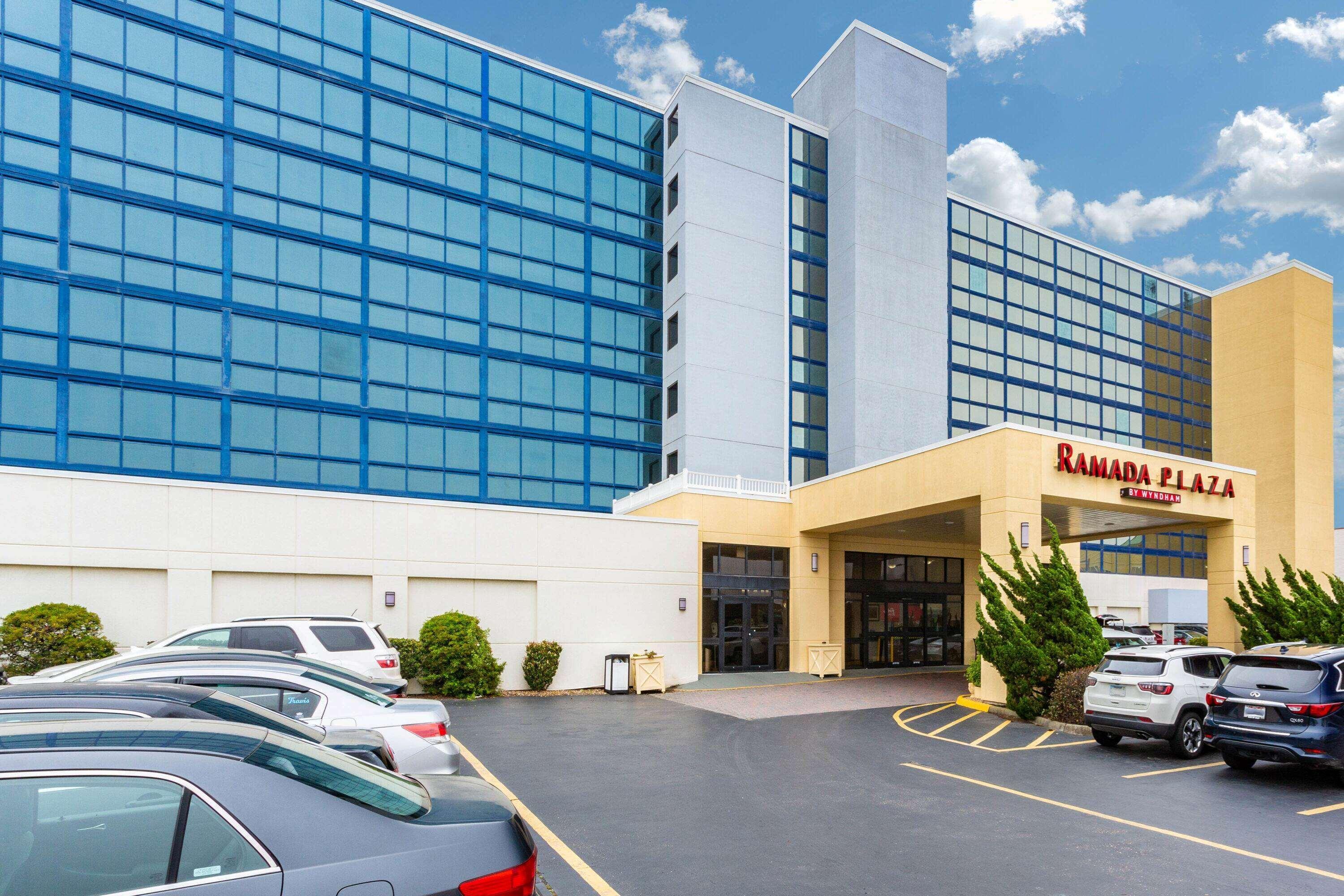 Ramada Plaza By Wyndham Virginia Beach Oceanfront Exterior photo