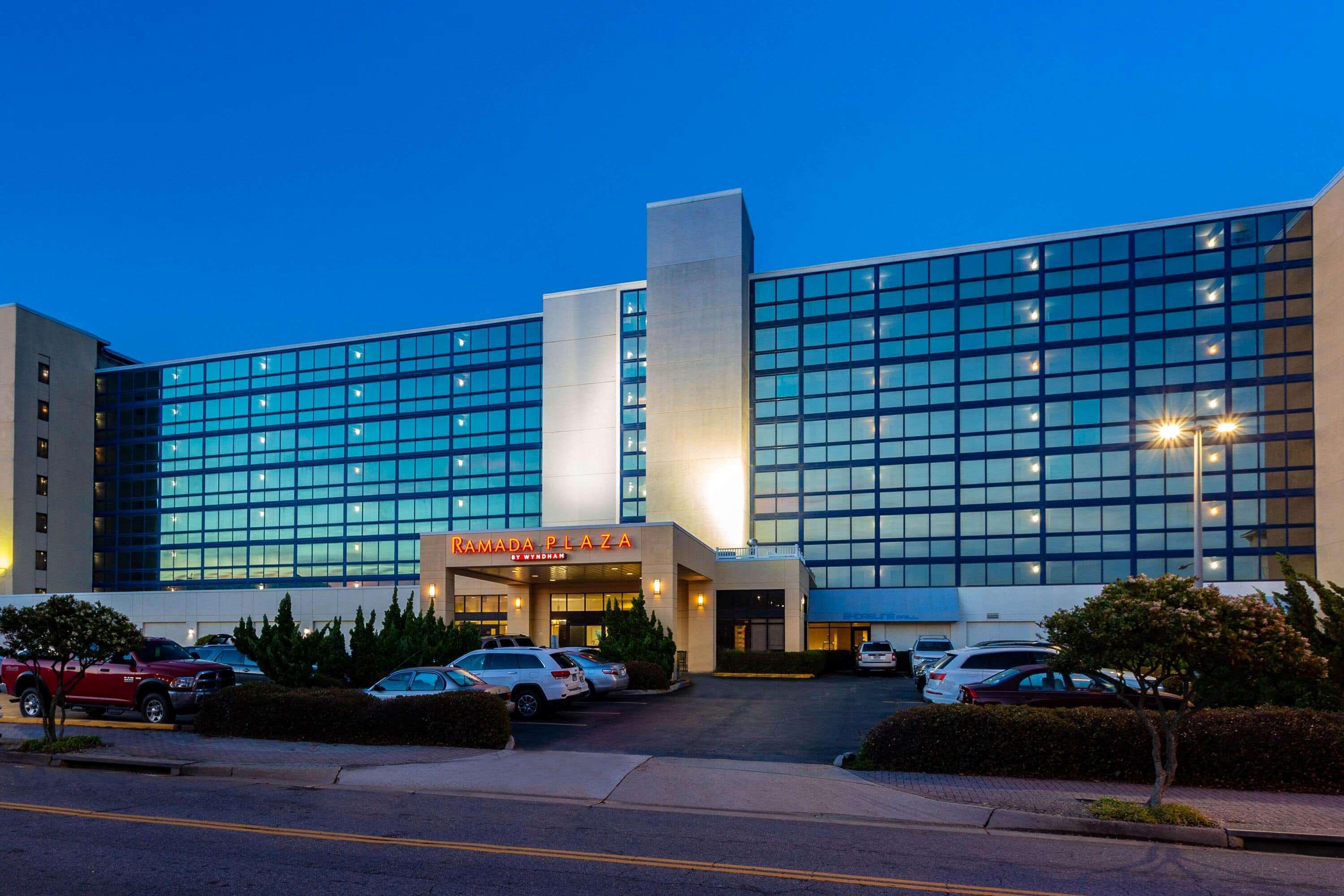 Ramada Plaza By Wyndham Virginia Beach Oceanfront Exterior photo