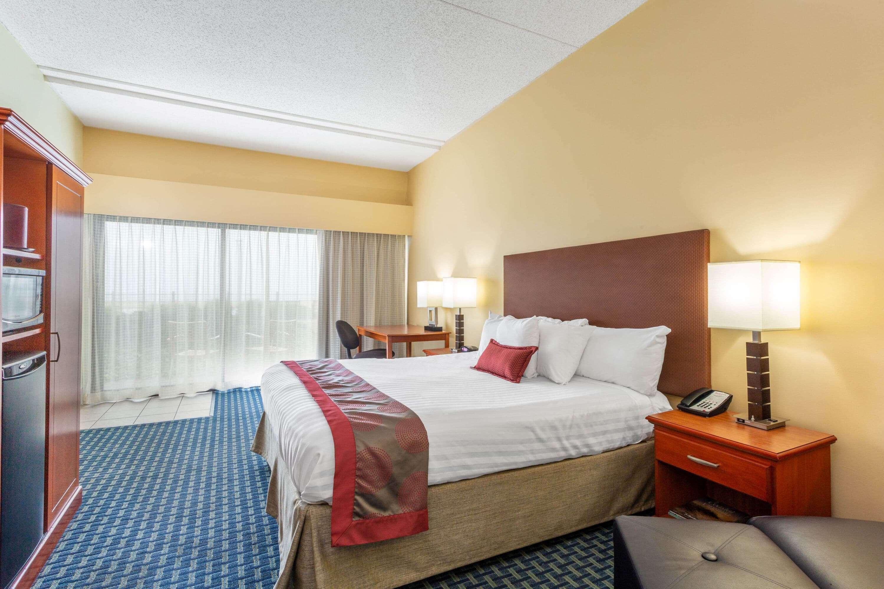 Ramada Plaza By Wyndham Virginia Beach Oceanfront Exterior photo