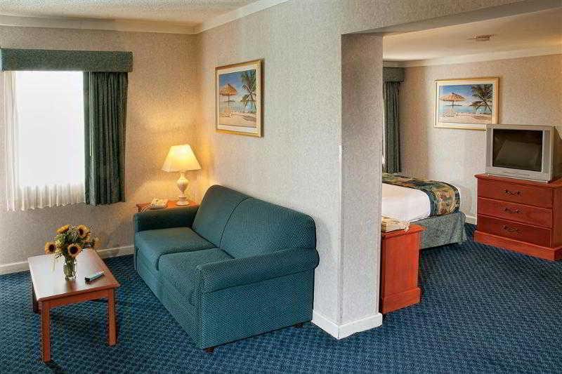 Ramada Plaza By Wyndham Virginia Beach Oceanfront Exterior photo